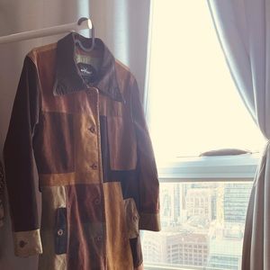 Maxima x Wilson’s Leather Experts coat made of a variety of browns in size S-XS.